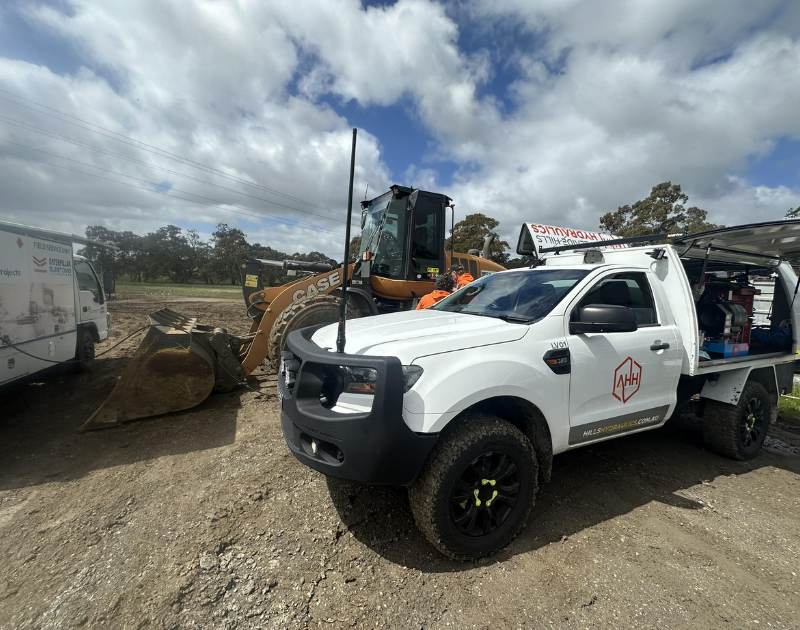 Emergency hydraulic hose repair equipment